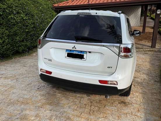 MITSUBISHI-OUTLANDER-3.0 GT 4X4 V6 24V GASOLINA 4P AUTOMÁTICO MITSUBISHI-OUTLANDER-2013