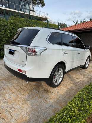 MITSUBISHI-OUTLANDER-3.0 GT 4X4 V6 24V GASOLINA 4P AUTOMÁTICO MITSUBISHI-OUTLANDER-2013