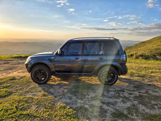 MITSUBISHI-PAJERO-2011