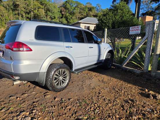 MITSUBISHI-PAJERO DAKAR-3.2 HPE 4X4 7 LUGARES 16V TURBO INTERCOOLER DIESEL 4P AUTOMÁTICO MITSUBISHI-PAJERO DAKAR-2013