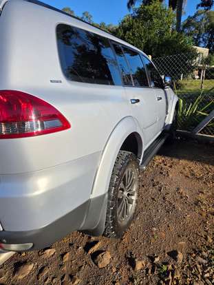 MITSUBISHI-PAJERO DAKAR-3.2 HPE 4X4 7 LUGARES 16V TURBO INTERCOOLER DIESEL 4P AUTOMÁTICO MITSUBISHI-PAJERO DAKAR-2013