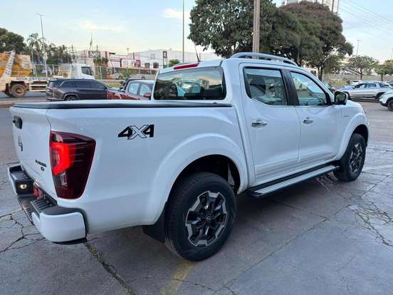 NISSAN-FRONTIER-2024