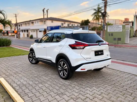 NISSAN-KICKS-2022