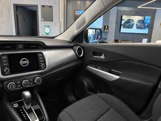 NISSAN-KICKS-2023