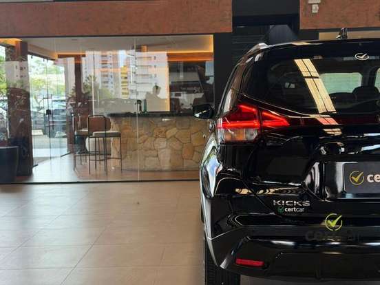 NISSAN-KICKS-2023