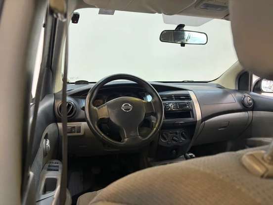 NISSAN-LIVINA-2009