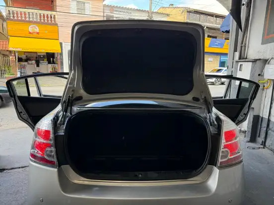 NISSAN-SENTRA-2010