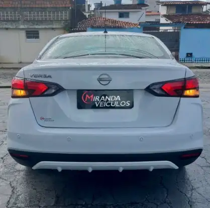 NISSAN-VERSA-2023