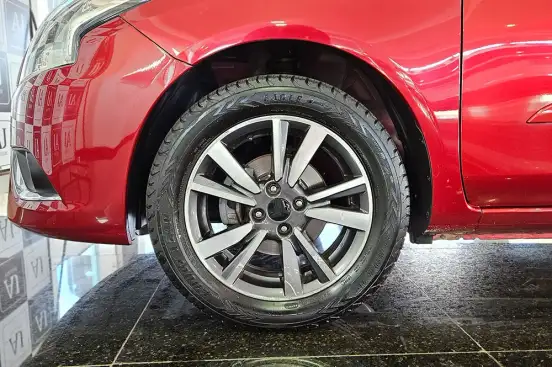 NISSAN-VERSA-2019