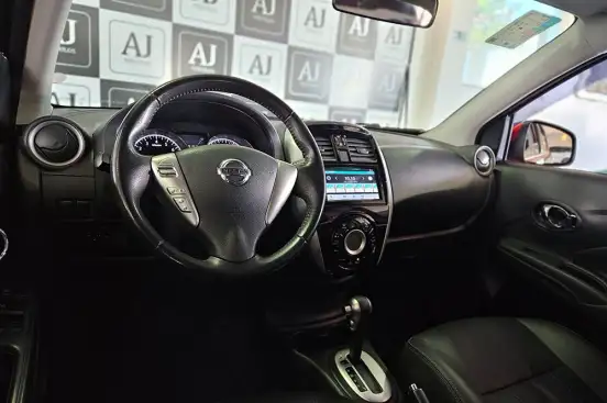 NISSAN-VERSA-2019