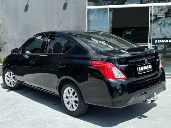 NISSAN-VERSA-2018