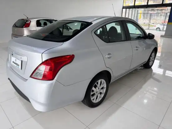 NISSAN-VERSA-2019