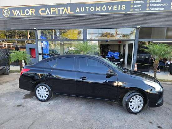 NISSAN-VERSA-2017