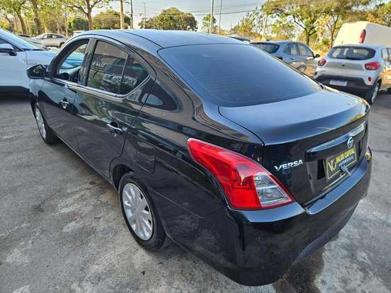 NISSAN-VERSA-2017