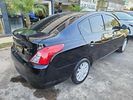 NISSAN-VERSA-2017