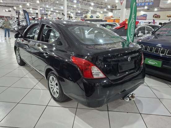 NISSAN-VERSA-2017