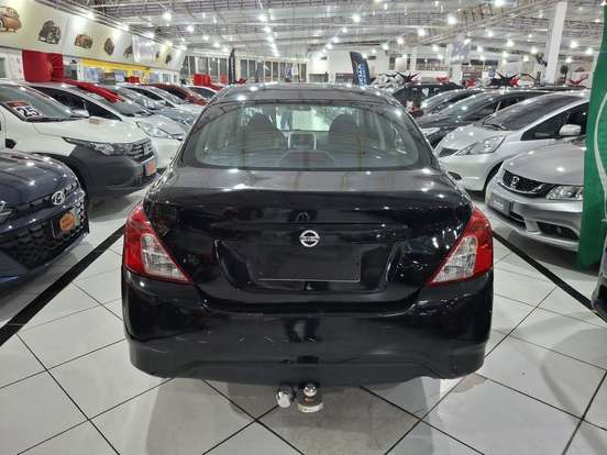 NISSAN-VERSA-2017