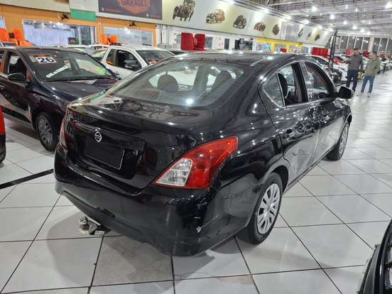 NISSAN-VERSA-2017