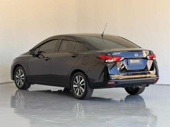 NISSAN-VERSA-2024