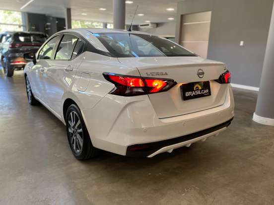 NISSAN-VERSA-2024
