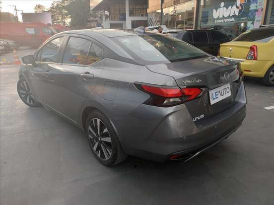 NISSAN-VERSA-2022