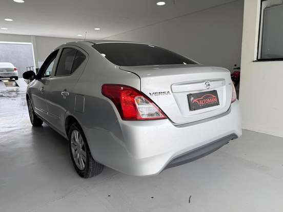 NISSAN-VERSA-2016