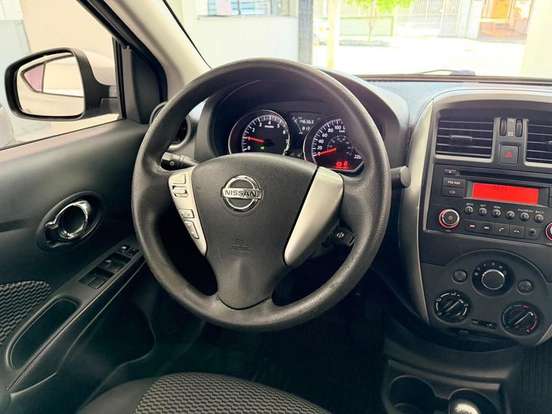 NISSAN-VERSA-2016