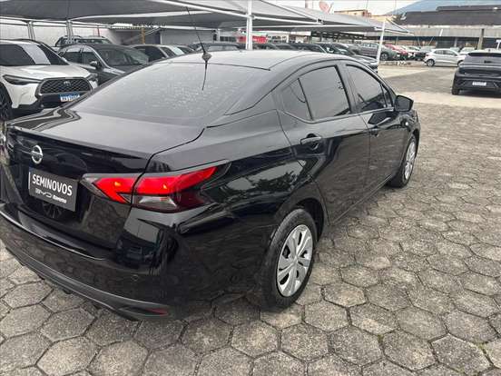 NISSAN-VERSA-2023