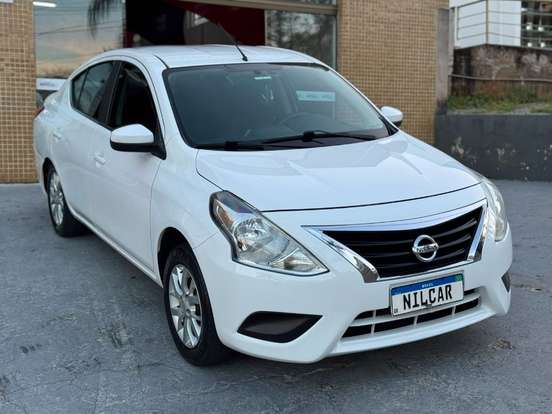 NISSAN-VERSA-2017