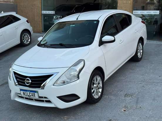 NISSAN-VERSA-2017