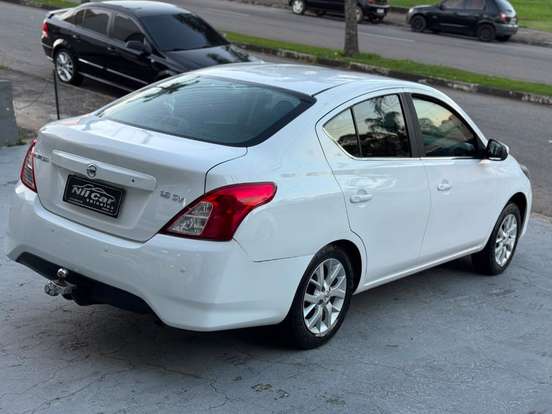 NISSAN-VERSA-2017