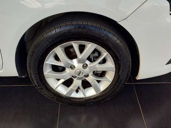 NISSAN-VERSA-1.6 16V FLEX SV 4P XTRONIC NISSAN-VERSA-2017