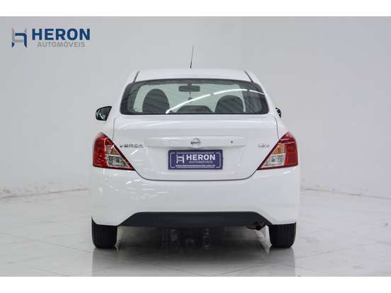 NISSAN-VERSA-2019