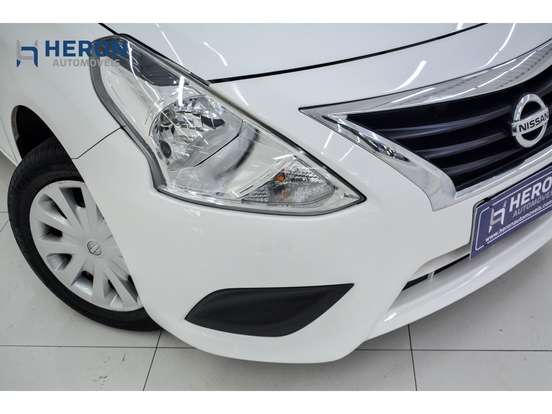 NISSAN-VERSA-2019