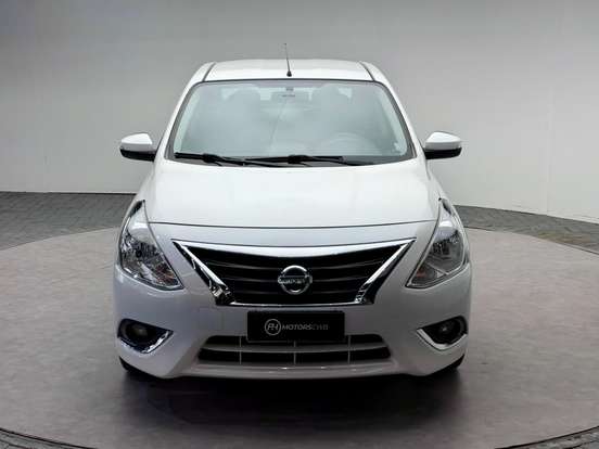 NISSAN-VERSA-2018