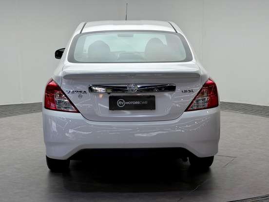 NISSAN-VERSA-2018