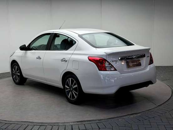 NISSAN-VERSA-2018