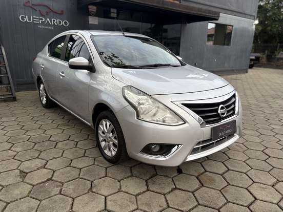 NISSAN-VERSA-2017