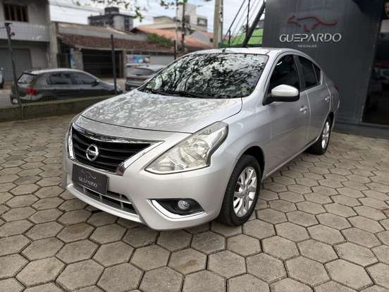 NISSAN-VERSA-2017