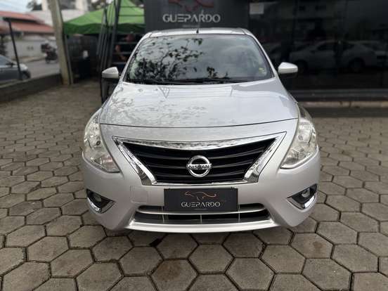 NISSAN-VERSA-2017