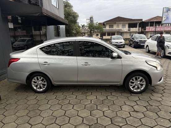 NISSAN-VERSA-2017