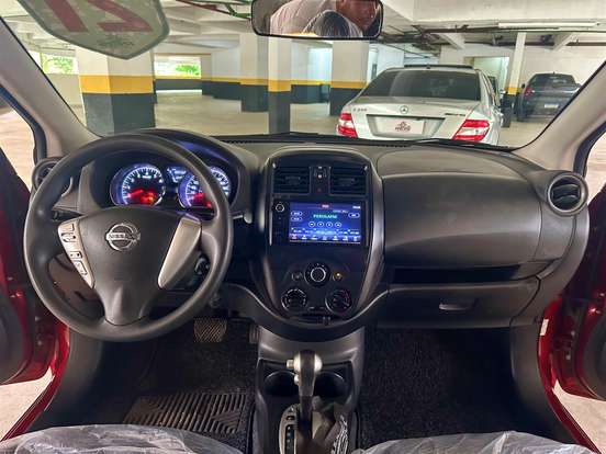 NISSAN-VERSA-2020