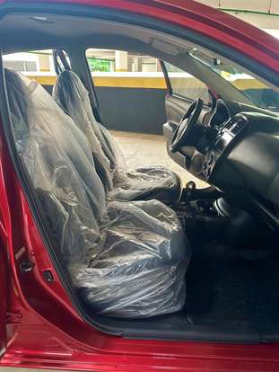 NISSAN-VERSA-2020