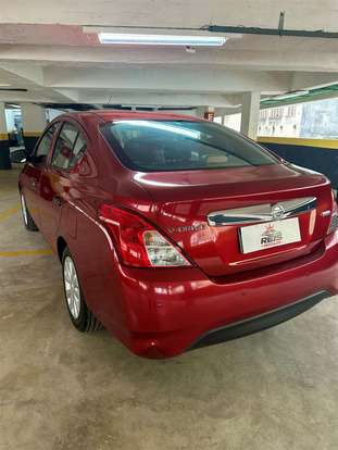 NISSAN-VERSA-2020