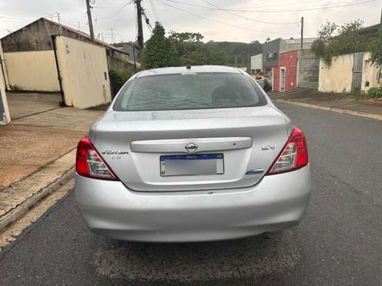 NISSAN-VERSA-2011