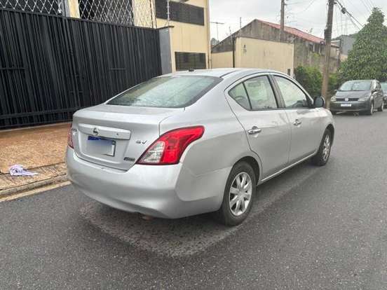 NISSAN-VERSA-2011