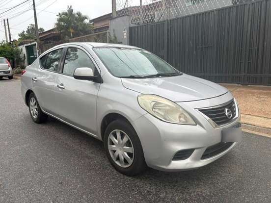 NISSAN-VERSA-2011