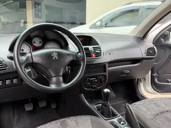 PEUGEOT-207-1.4 XR PASSION SPORT 8V FLEX 4P MANUAL PEUGEOT-207-2009