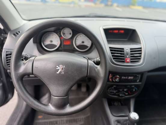 PEUGEOT-207-2010
