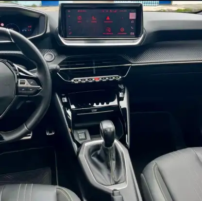 PEUGEOT-208-2024